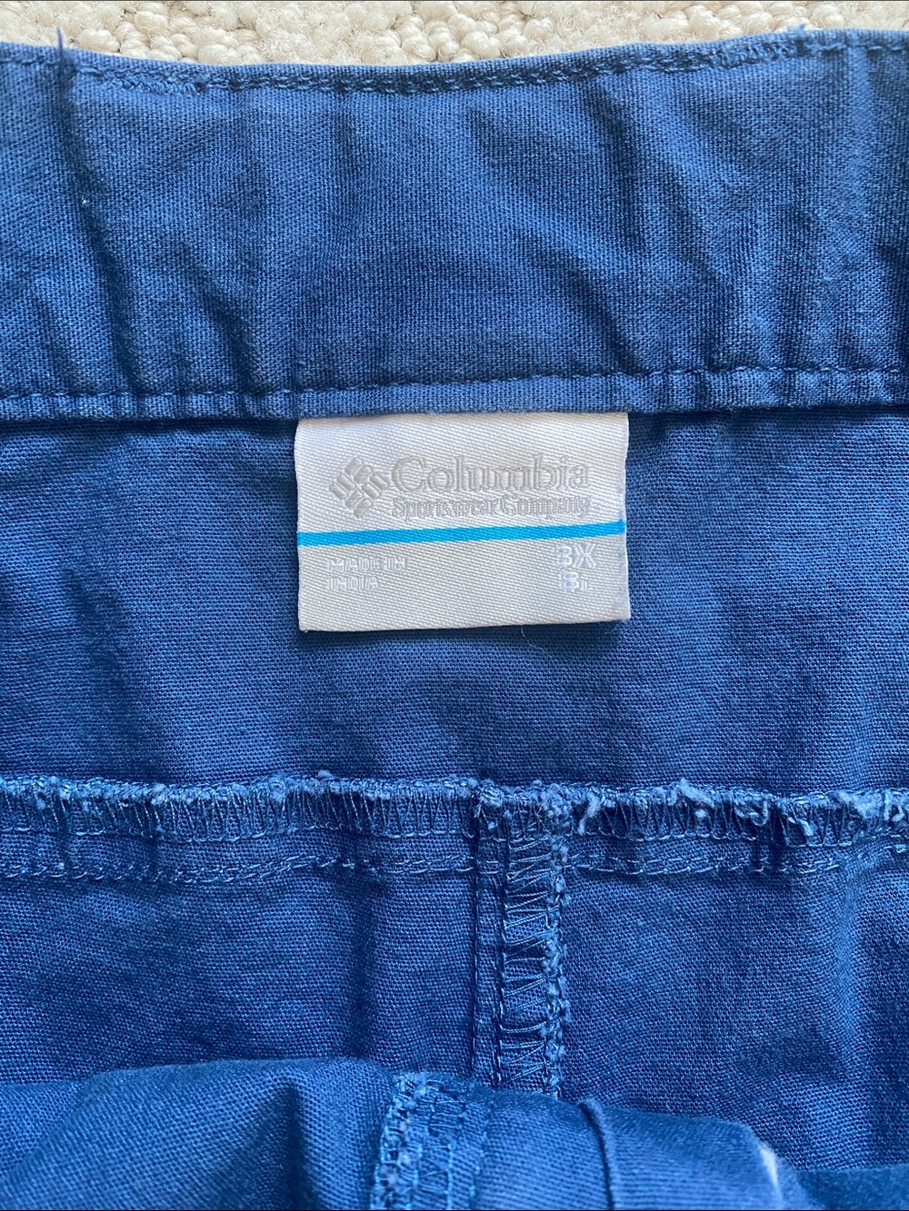 Columbia Men's Royal Blue Cargo Shorts - Picture 2 of 3